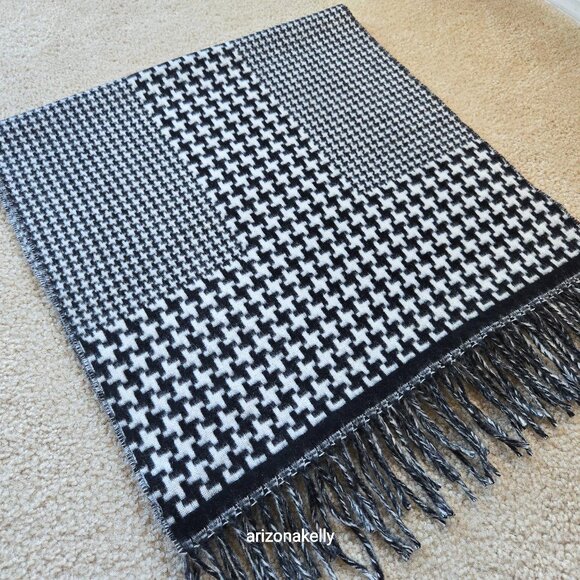 Adrianne Vittadini Accessories - NWT Wool Cashmere Houndstooth Scarf Black & White